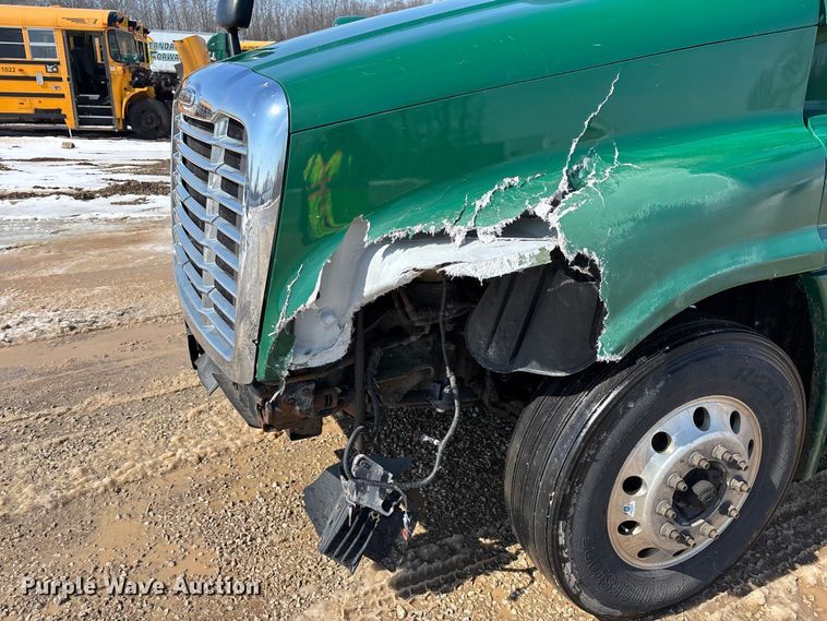 image for item YA2786 2017 Freightliner Cascadia 125 semi truck