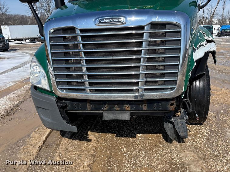 image for item YA2786 2017 Freightliner Cascadia 125 semi truck