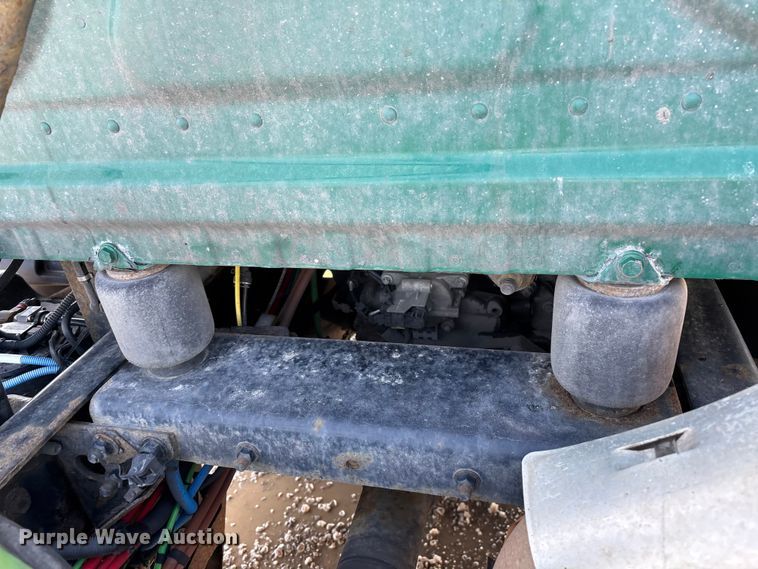 image for item YA2786 2017 Freightliner Cascadia 125 semi truck