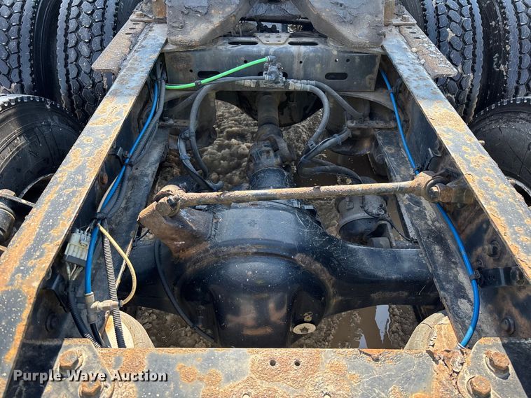 image for item YA2786 2017 Freightliner Cascadia 125 semi truck