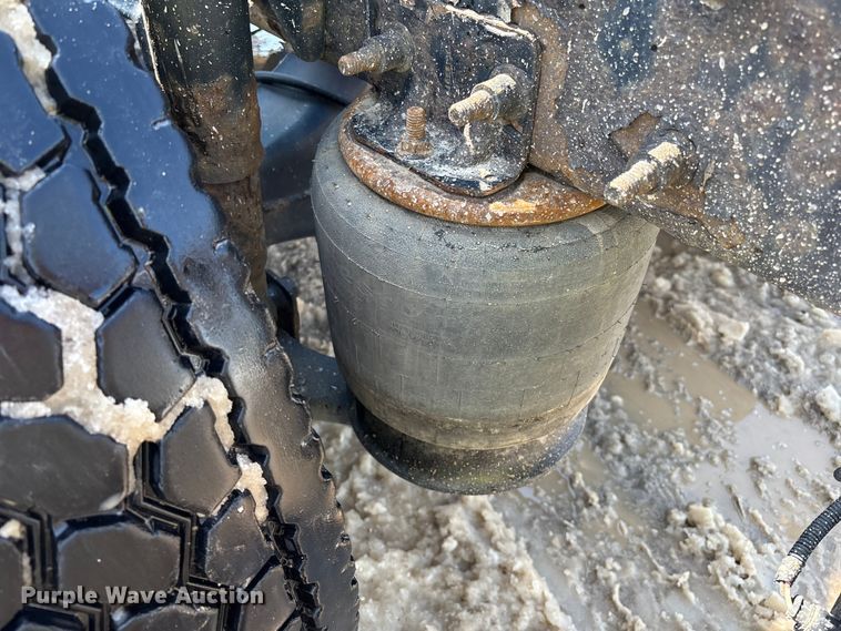 image for item YA2786 2017 Freightliner Cascadia 125 semi truck