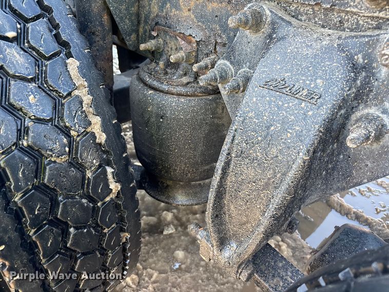 image for item YA2786 2017 Freightliner Cascadia 125 semi truck