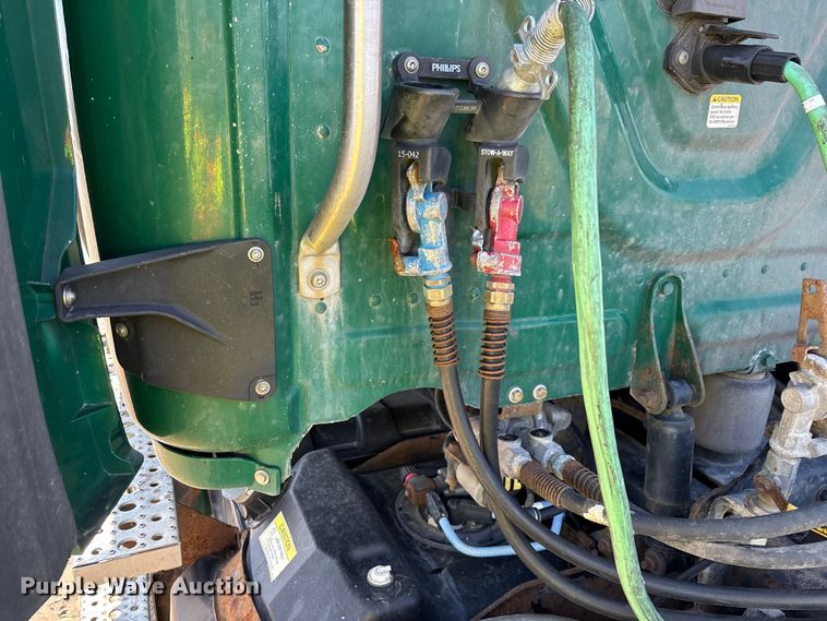 image for item YA2786 2017 Freightliner Cascadia 125 semi truck