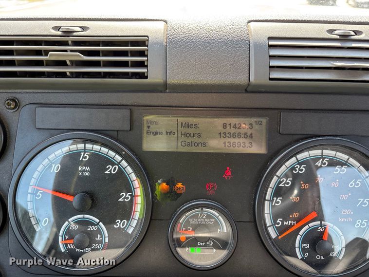 image for item YA2786 2017 Freightliner Cascadia 125 semi truck