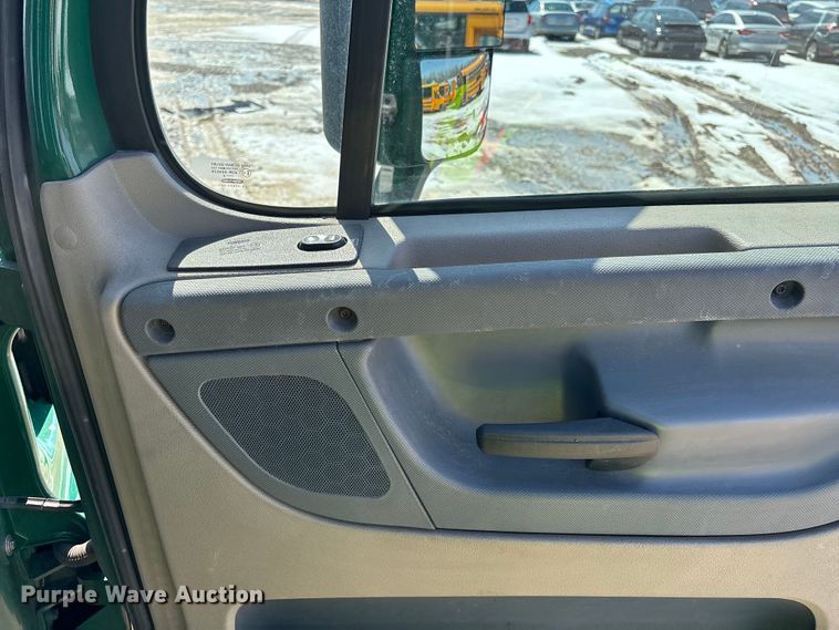 image for item YA2786 2017 Freightliner Cascadia 125 semi truck