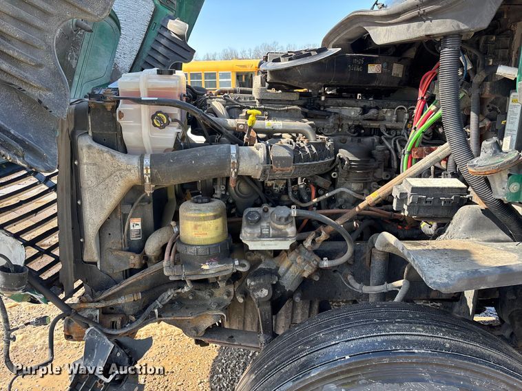 image for item YA2786 2017 Freightliner Cascadia 125 semi truck