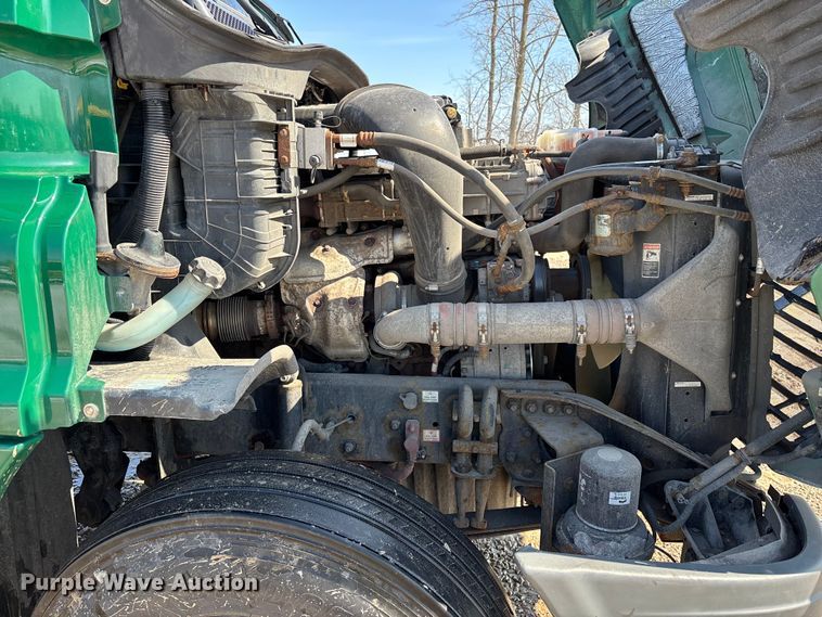 image for item YA2786 2017 Freightliner Cascadia 125 semi truck