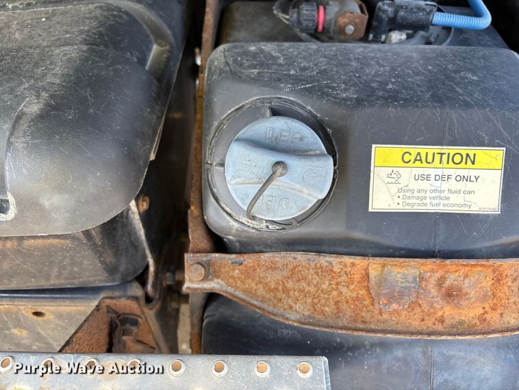 image for item YA2786 2017 Freightliner Cascadia 125 semi truck