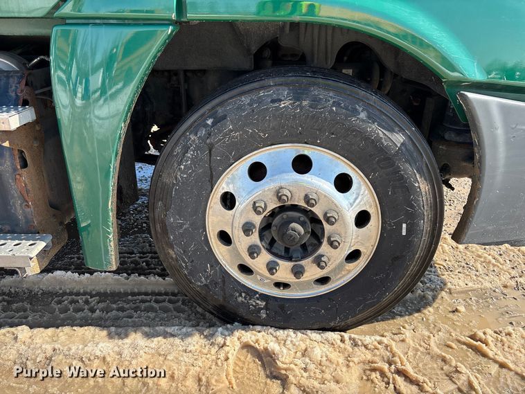 image for item YA2786 2017 Freightliner Cascadia 125 semi truck