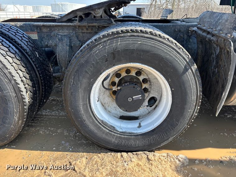 image for item YA2786 2017 Freightliner Cascadia 125 semi truck