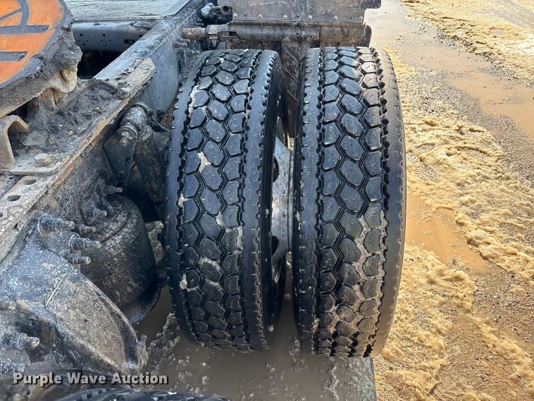 image for item YA2786 2017 Freightliner Cascadia 125 semi truck