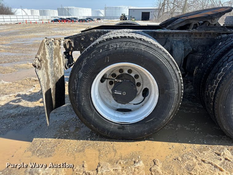 image for item YA2786 2017 Freightliner Cascadia 125 semi truck