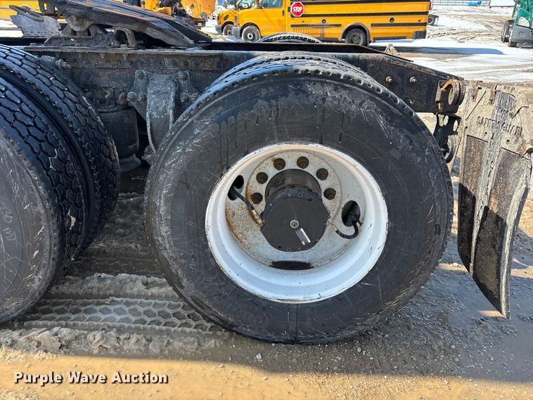 image for item YA2786 2017 Freightliner Cascadia 125 semi truck