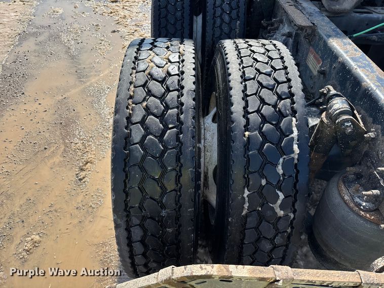 image for item YA2786 2017 Freightliner Cascadia 125 semi truck