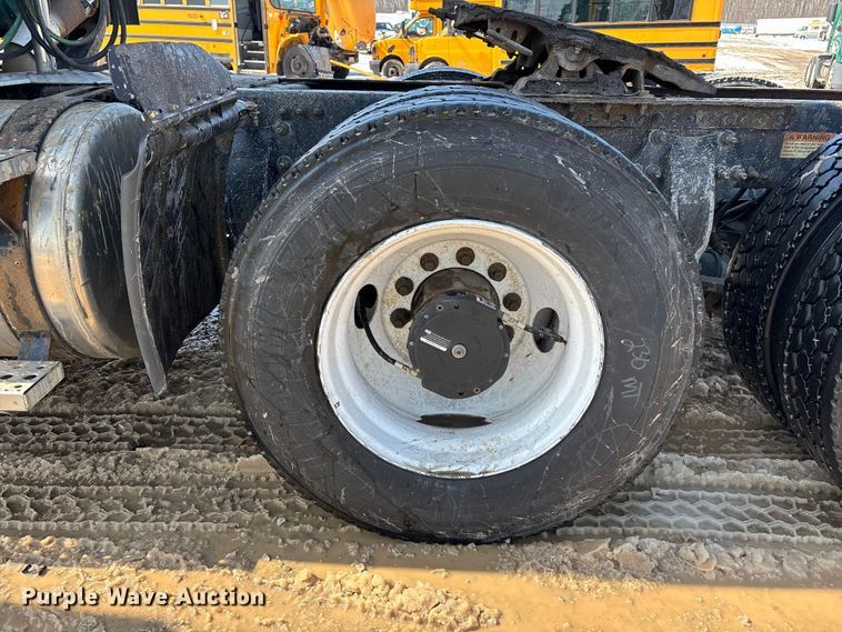 image for item YA2786 2017 Freightliner Cascadia 125 semi truck