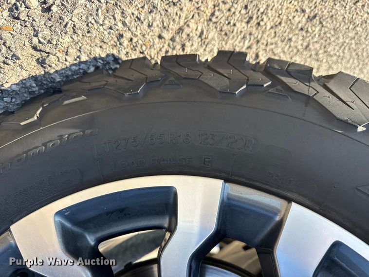 image for item DO8475 2021 GMC Sierra 1500 Crew Cab pickup truck