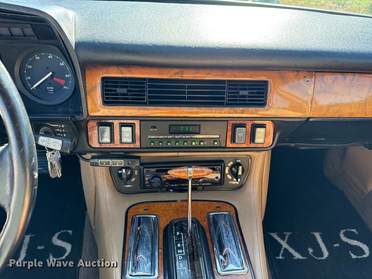 image for item DO8476 1986 Jaguar XJ-S 