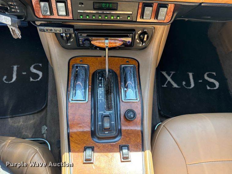 image for item DO8476 1986 Jaguar XJ-S 