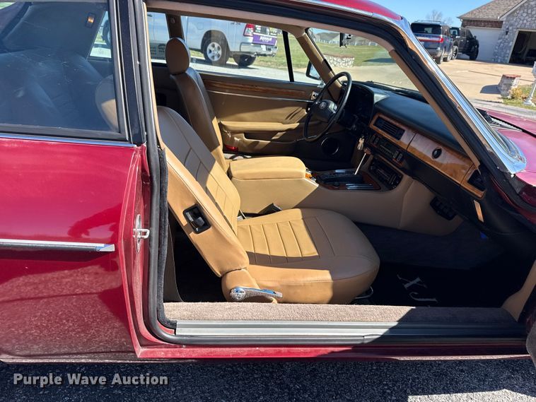 image for item DO8476 1986 Jaguar XJ-S 
