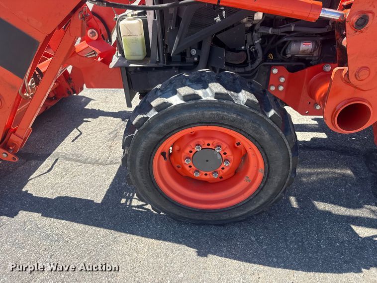 image for item DO8478 2022 Kubota L3302HST MFWD tractor