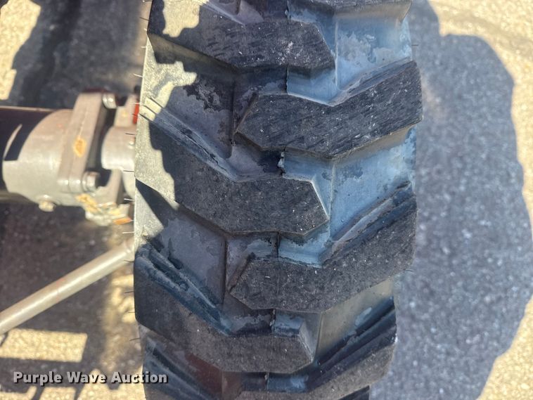 image for item DO8478 2022 Kubota L3302HST MFWD tractor