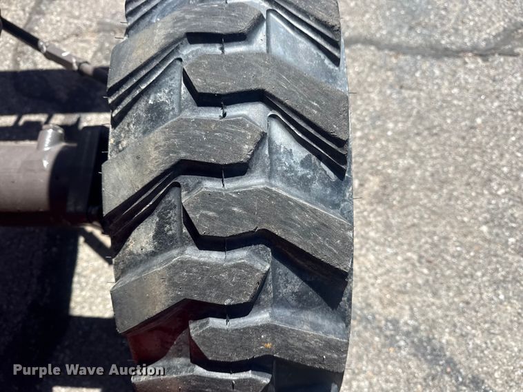 image for item DO8478 2022 Kubota L3302HST MFWD tractor