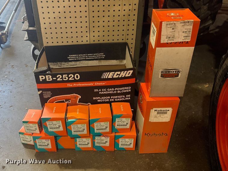 image for item DO8478 2022 Kubota L3302HST MFWD tractor