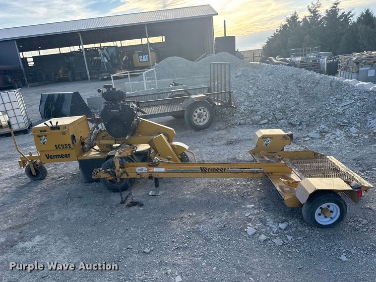 image for item DP5160 2003 Vermeer SC252 stump grinder