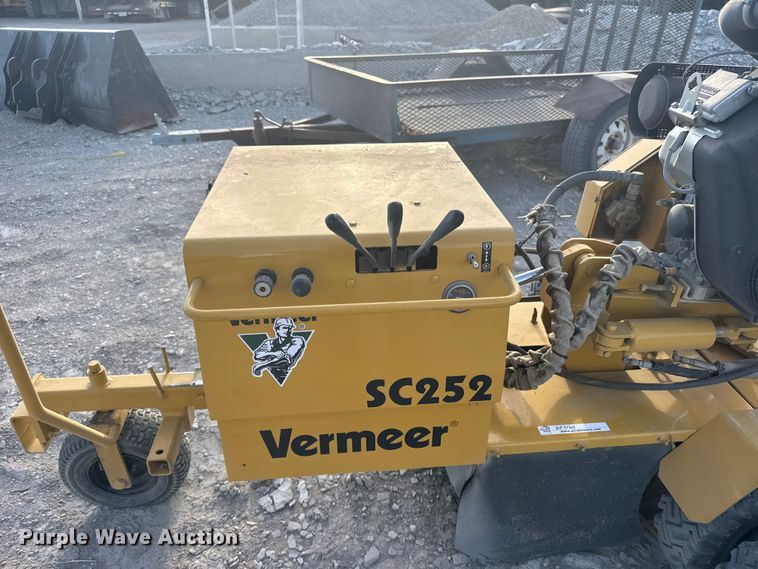 image for item DP5160 2003 Vermeer SC252 stump grinder