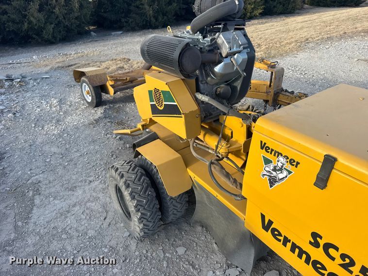 image for item DP5160 2003 Vermeer SC252 stump grinder