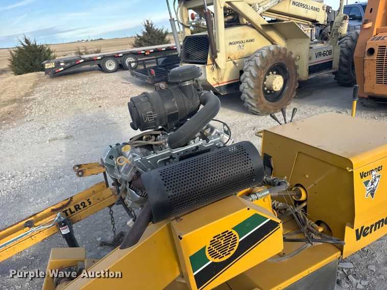 image for item DP5160 2003 Vermeer SC252 stump grinder