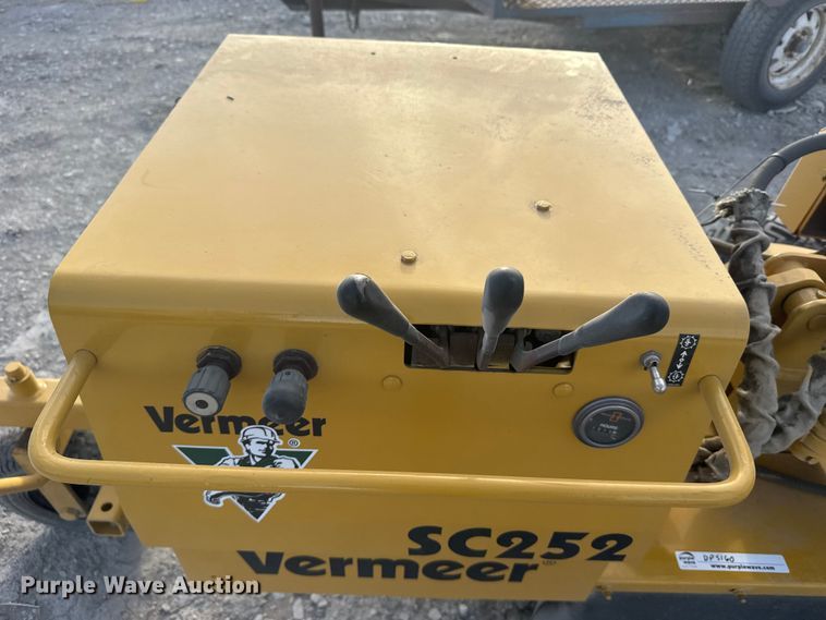 image for item DP5160 2003 Vermeer SC252 stump grinder