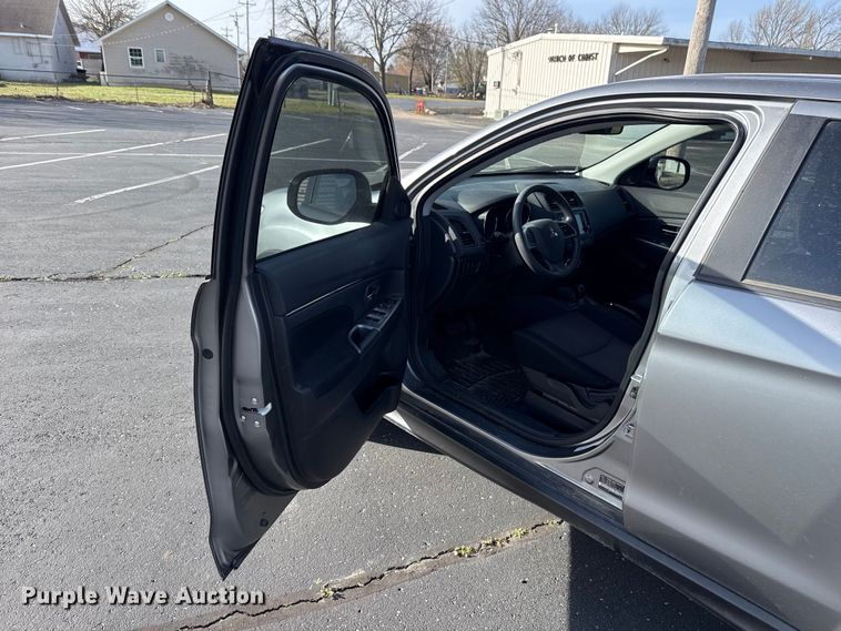 image for item DR0990 2019 Mitsubishi Outlander Sport SUV