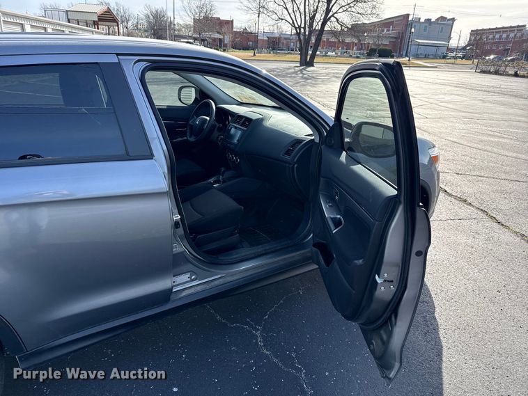 image for item DR0990 2019 Mitsubishi Outlander Sport SUV