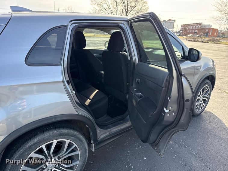 image for item DR0990 2019 Mitsubishi Outlander Sport SUV