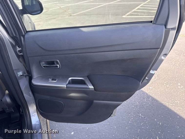 image for item DR0990 2019 Mitsubishi Outlander Sport SUV