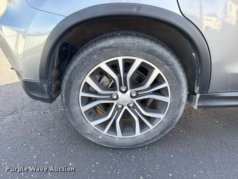 image for item DR0990 2019 Mitsubishi Outlander Sport SUV