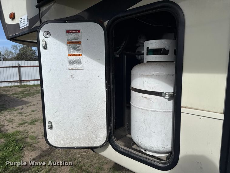 image for item DR0991 2018 Forest River Wildcat 37B camper