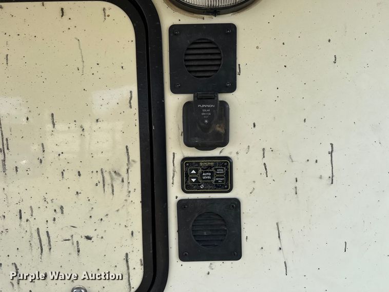 image for item DR0991 2018 Forest River Wildcat 37B camper