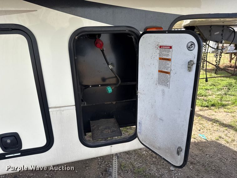 image for item DR0991 2018 Forest River Wildcat 37B camper