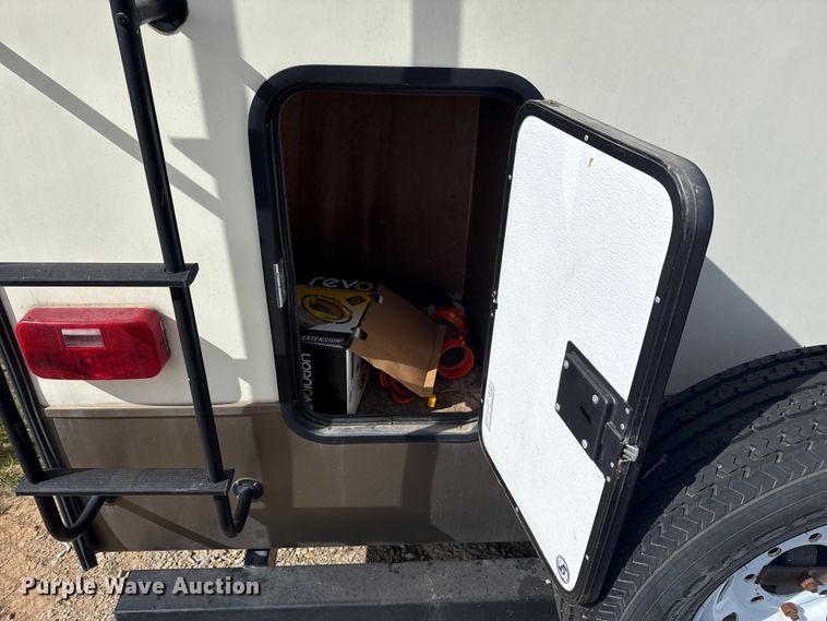 image for item DR0991 2018 Forest River Wildcat 37B camper