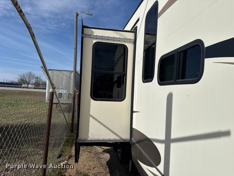 image for item DR0991 2018 Forest River Wildcat 37B camper