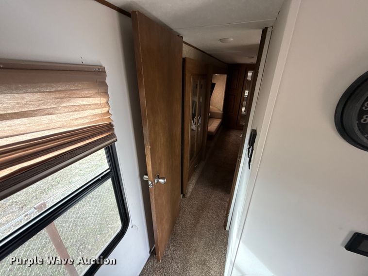 image for item DR0991 2018 Forest River Wildcat 37B camper