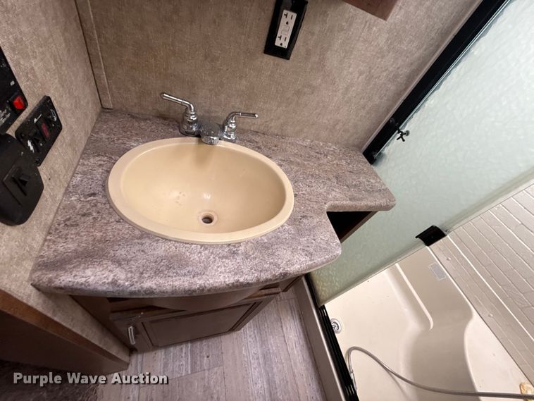 image for item DR0991 2018 Forest River Wildcat 37B camper