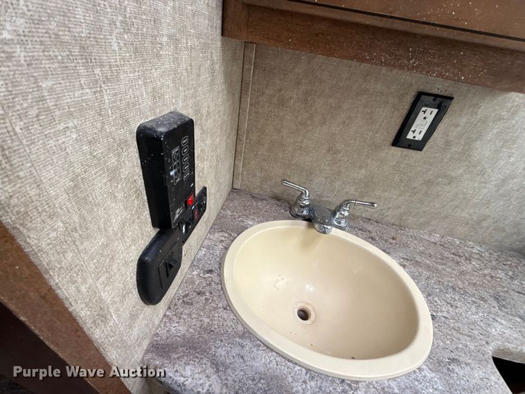 image for item DR0991 2018 Forest River Wildcat 37B camper