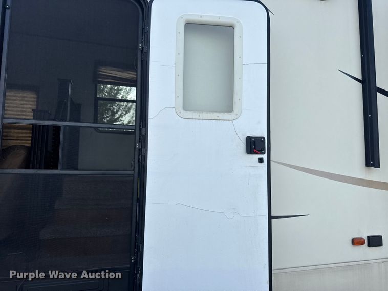 image for item DR0991 2018 Forest River Wildcat 37B camper