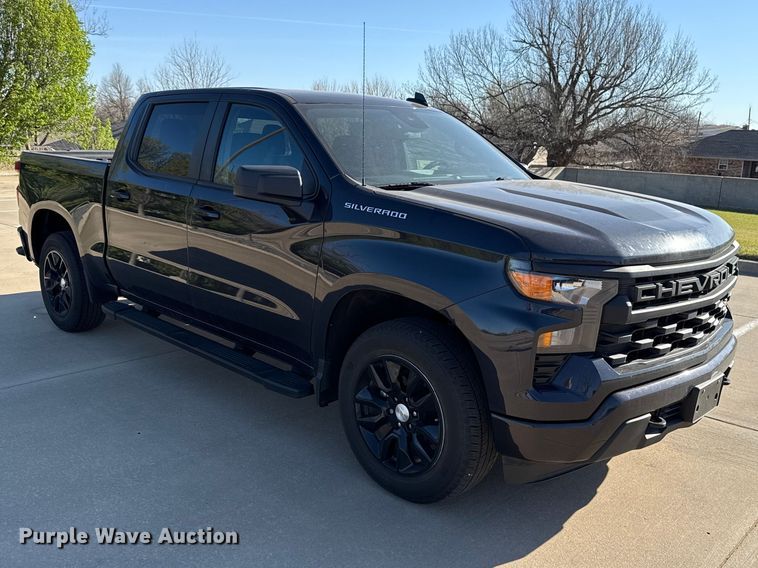 image for item DR1030 2023 Chevrolet Silverado 1500 Crew Cab pickup truck