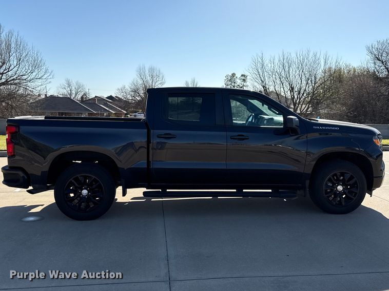 image for item DR1030 2023 Chevrolet Silverado 1500 Crew Cab pickup truck