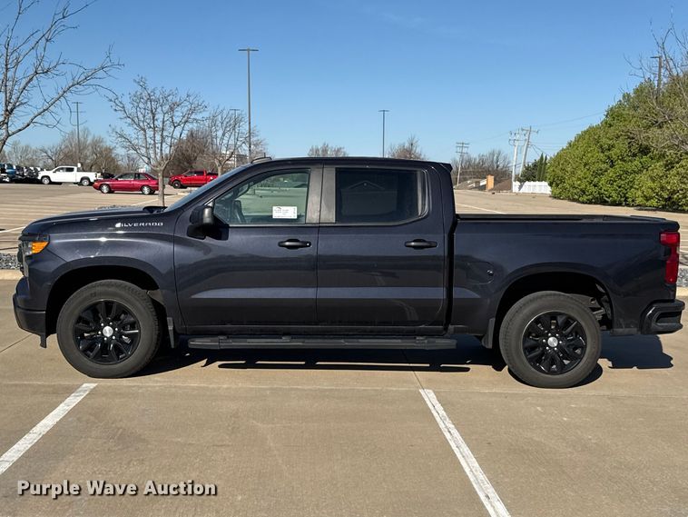 image for item DR1030 2023 Chevrolet Silverado 1500 Crew Cab pickup truck
