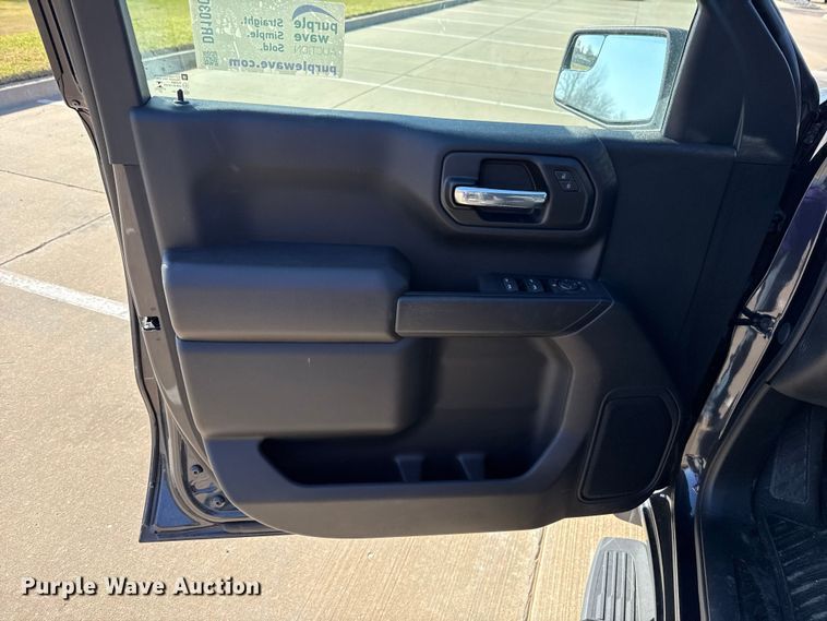 image for item DR1030 2023 Chevrolet Silverado 1500 Crew Cab pickup truck
